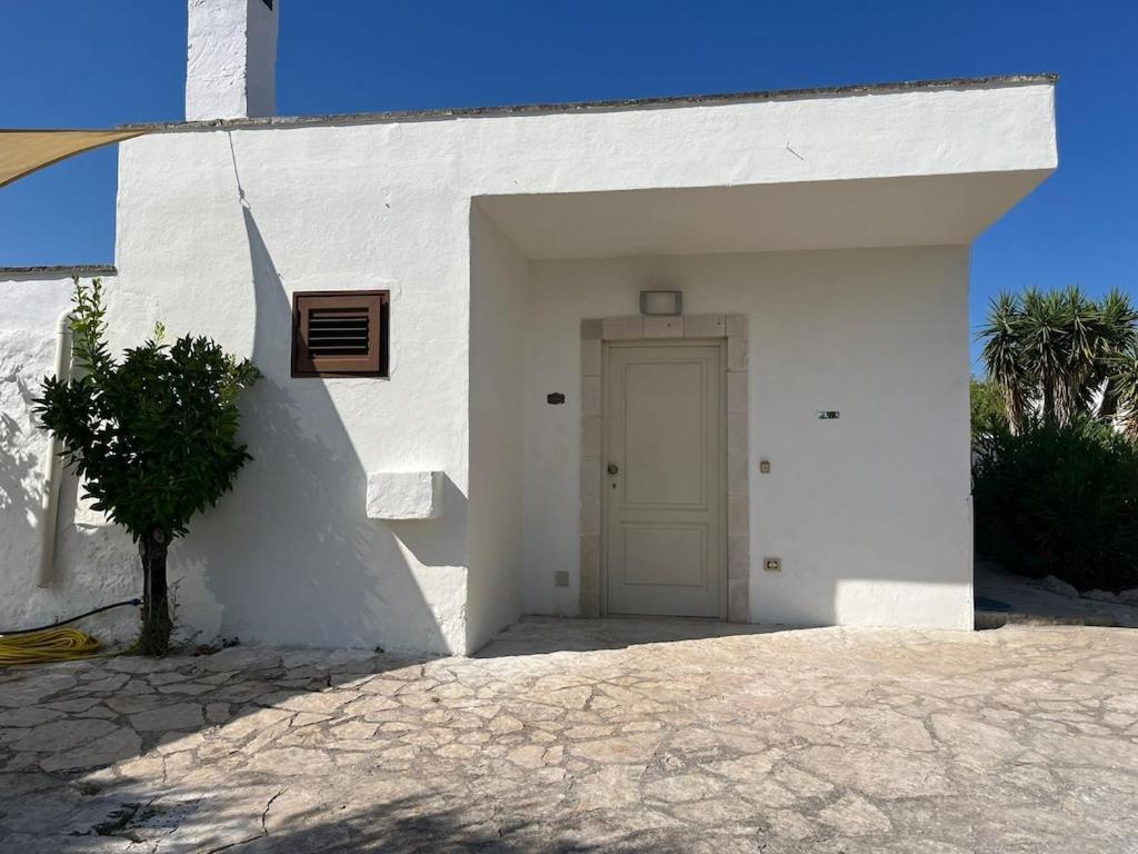 Casa Giuliveto - Charmantes Ferienhaus Mit Privatpool In Olivenhain Ostuni Eksteriør bilde