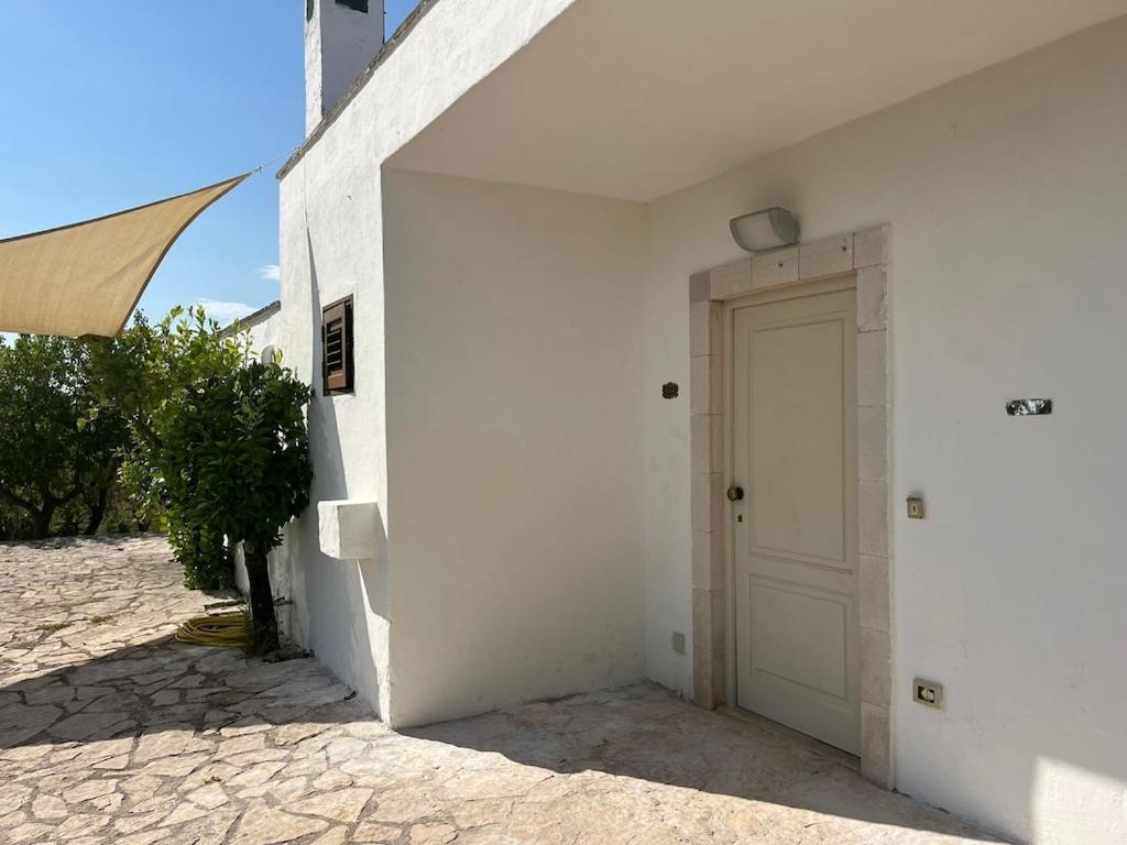 Casa Giuliveto - Charmantes Ferienhaus Mit Privatpool In Olivenhain Ostuni Eksteriør bilde