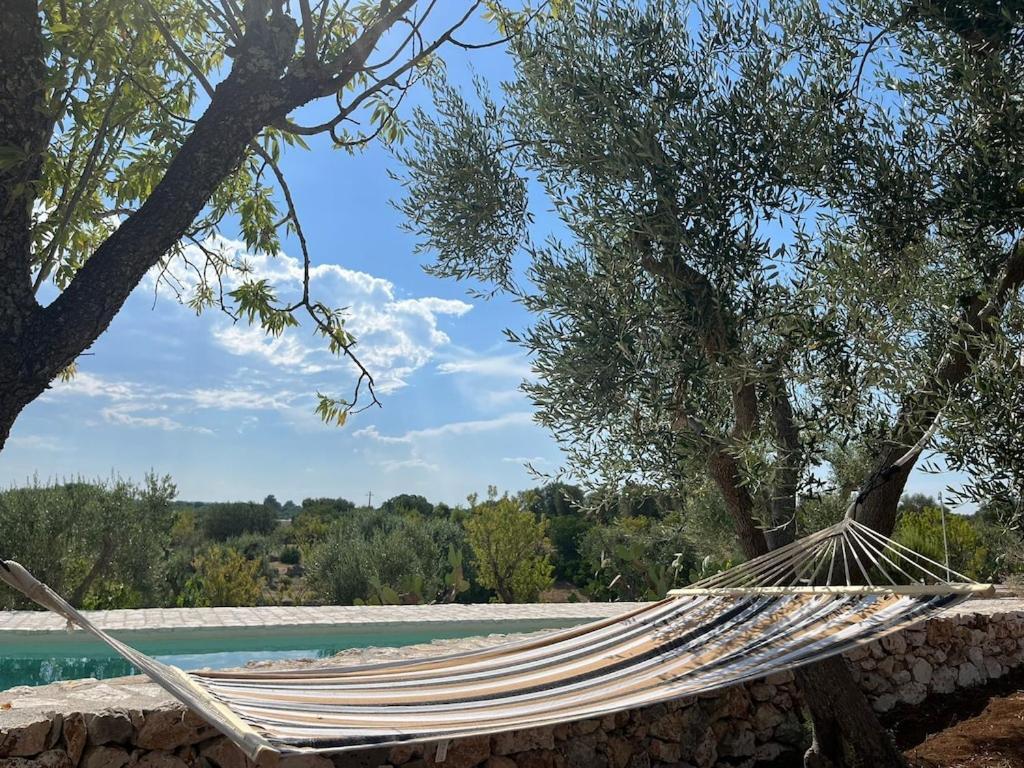 Casa Giuliveto - Charmantes Ferienhaus Mit Privatpool In Olivenhain Ostuni Eksteriør bilde