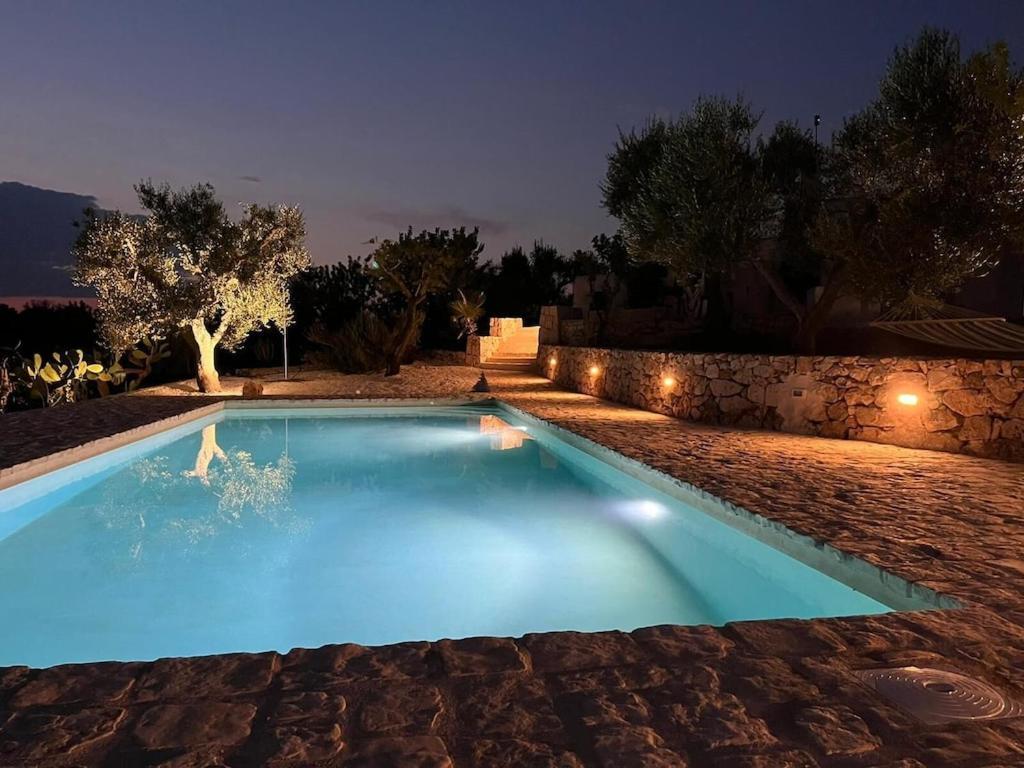 Casa Giuliveto - Charmantes Ferienhaus Mit Privatpool In Olivenhain Ostuni Eksteriør bilde