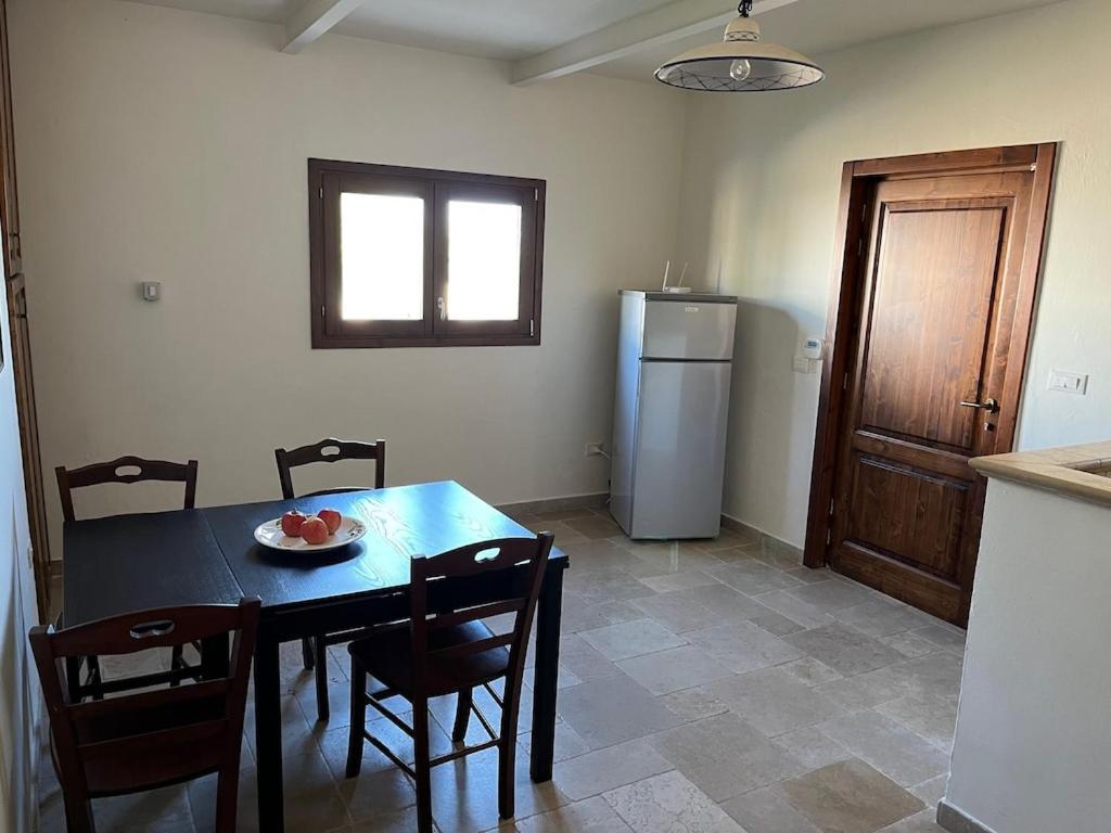 Casa Giuliveto - Charmantes Ferienhaus Mit Privatpool In Olivenhain Ostuni Eksteriør bilde