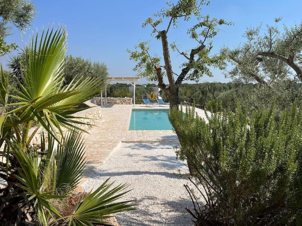 Casa Giuliveto - Charmantes Ferienhaus Mit Privatpool In Olivenhain Ostuni Eksteriør bilde